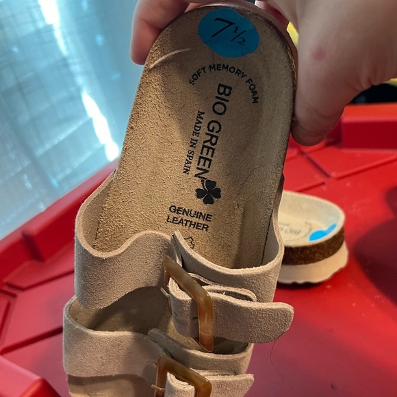 Brand new sandals - Picture 4 of 5